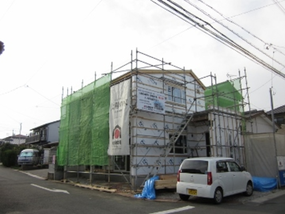 外壁部分の通気胴縁設置作業