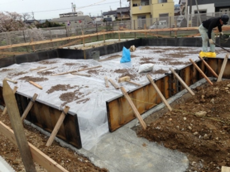 基礎工事(防湿シート施工)